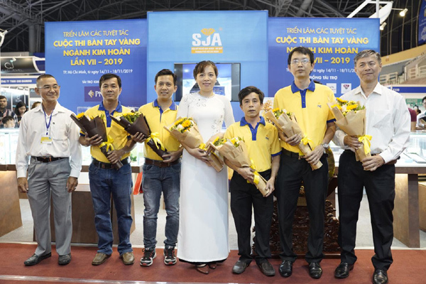 PNJ thắng lớn tại Bàn tay vàng ngành kim hoàn 2019