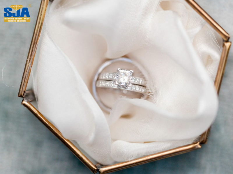 Chọn nhẫn cưới bạch kim cần lưu ý gì?