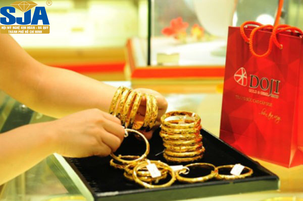 Kinh doanh vàng theo thông tư 22/2013/TT-BKHCN quy định về quản lý đo lường trong kinh doanh vàng và quản lý chất lượng vàng trang sức, mỹ nghệ lưu thông trên thị trường