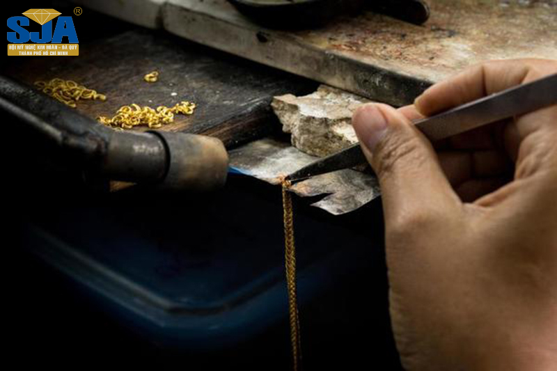 Kỹ thuật chế tác trang sức trên nguyên liệu: Vàng 999 - Vàng tây - Bạc