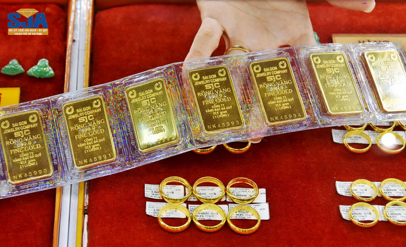 Người dân có được tự do mua bán vàng miếng không?