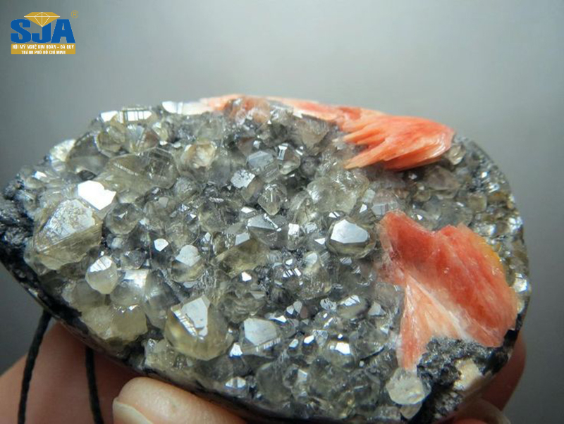 Ở Việt Nam có bao nhiêu quặng đá quý?