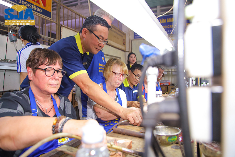 Making Your Own Jewelry - Workshop tự tay làm trang sức tại Việt Nam