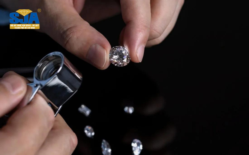 Các cách nhận định chất lượng kim cương trong kinh doanh