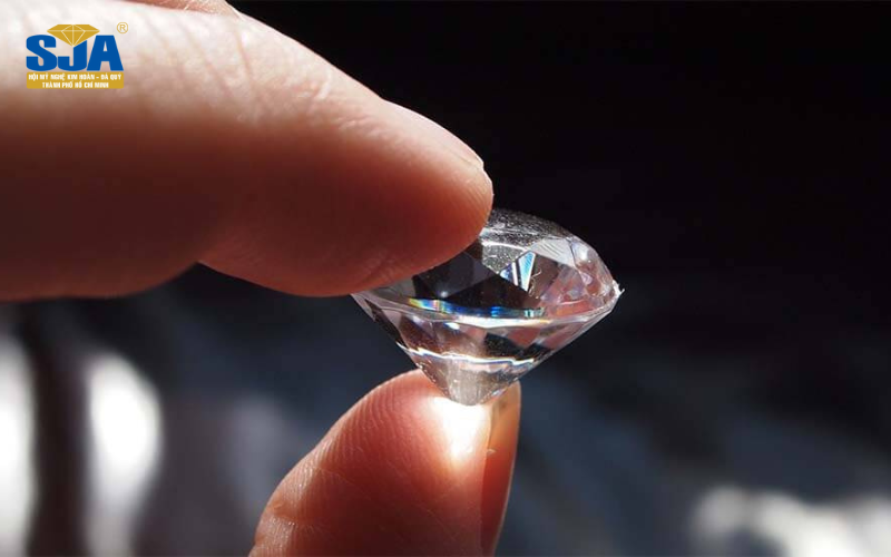 Có mấy cách nhận định chất lượng đá quý và kim cương trong kinh doanh?