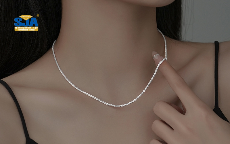Lựa chọn trang sức – dây chuyền bạc phù hợp cho bạn gái