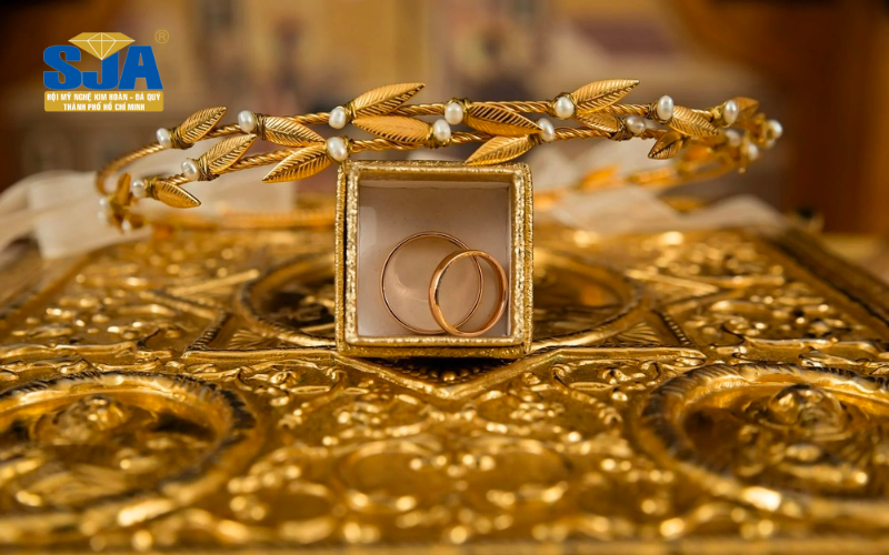 Trên nhẫn vàng thường có những ký hiệu gì?